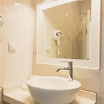 Kiyi Hotel *